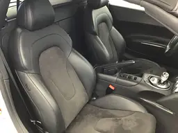 Audi R8 - photo 12