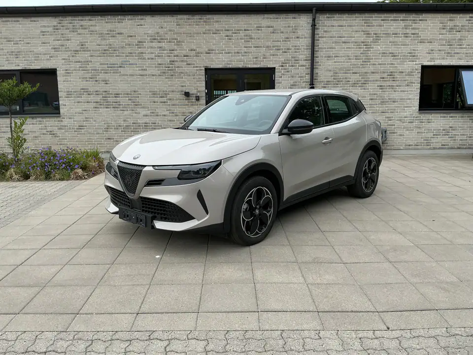 2025 Alfa Romeo Junior 54 kWh *1 phase charging