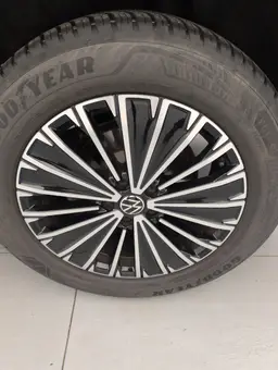 Volkswagen Tiguan - photo 12