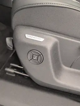 Volkswagen Tiguan - photo 22