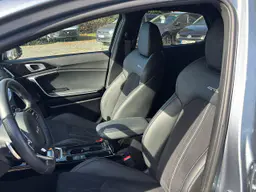 Kia Xceed - photo 12