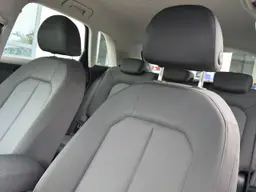Audi Q3 - photo 12