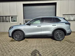 Volkswagen Tiguan - photo 2
