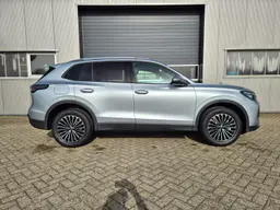 Volkswagen Tiguan - photo 6