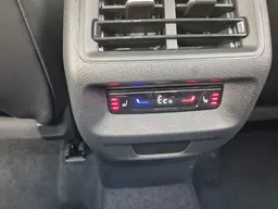 Volkswagen Tiguan - photo 27