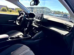 Peugeot 208 - photo 14