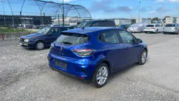 Renault Clio - photo 1